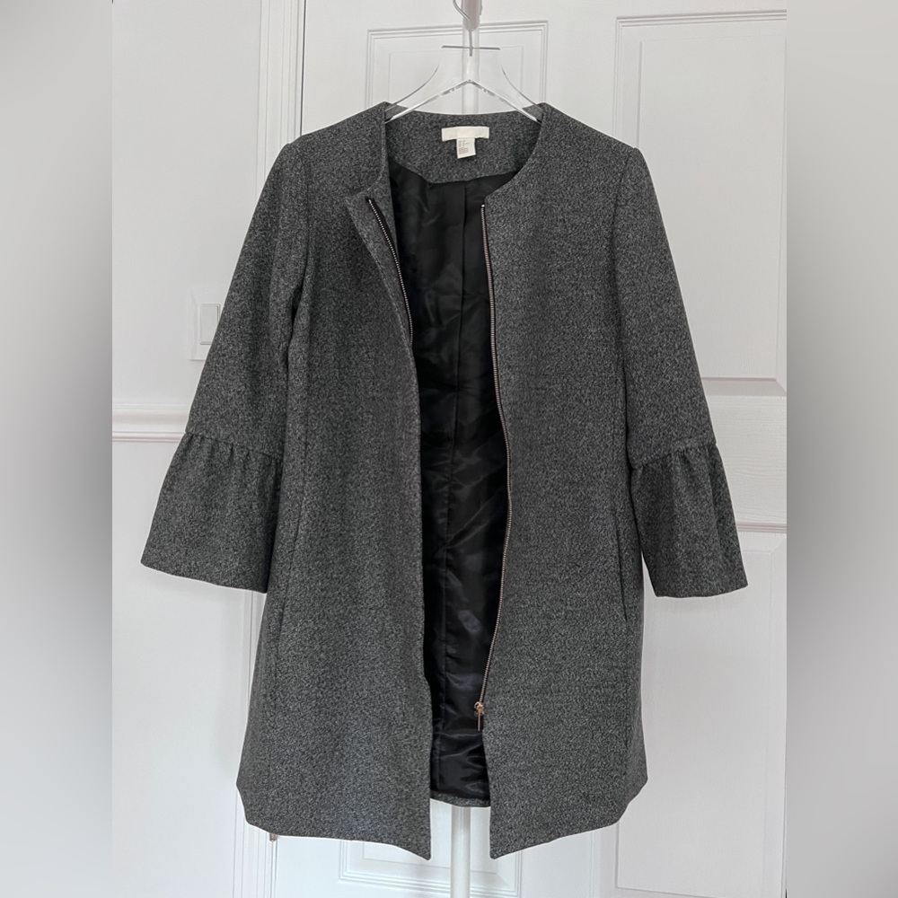 H&M gray coat collarless zip front ruffled bell sleeves Women's US8 EU38